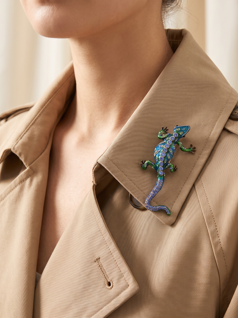 Broche vintage : guide des styles et signification des motifs