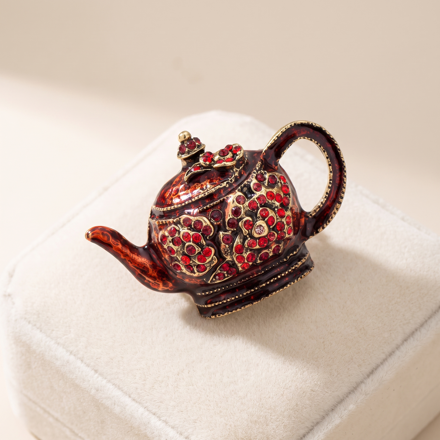 Broche Théière en cristal, bijou vintage Alyvoa · Rouge