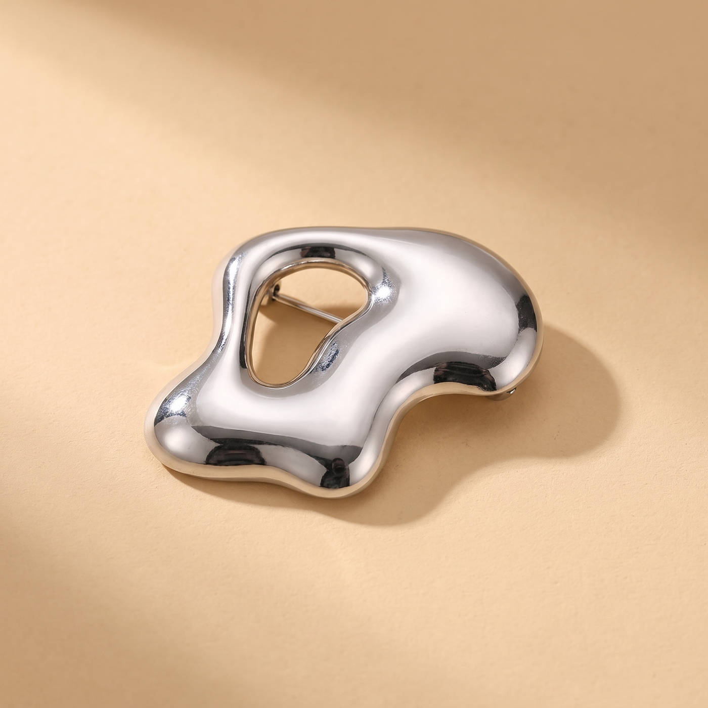 Broche Forme Géométrique en acier, bijou vintage Alyvoa · Argenté