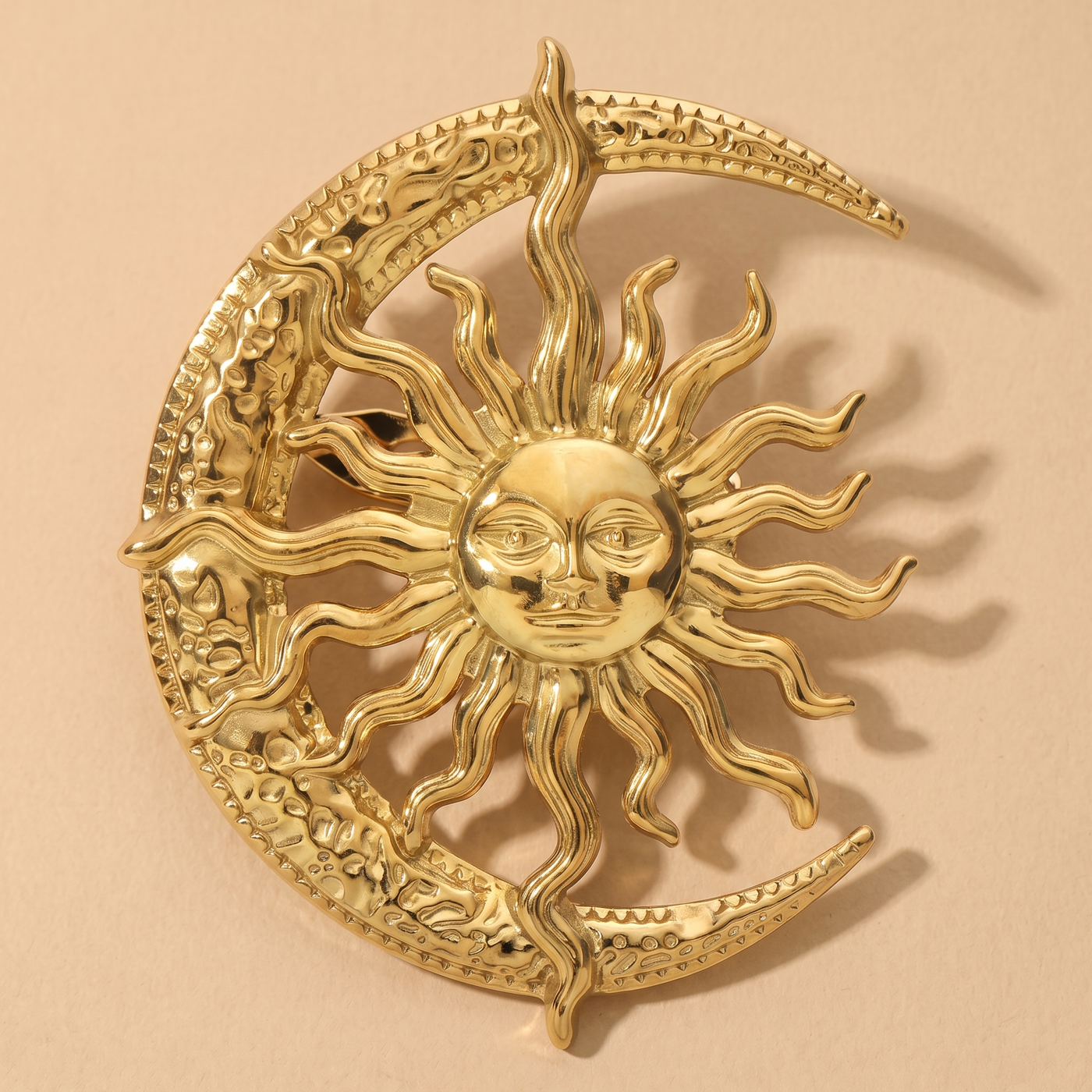 Broche Soleil & Lune en acier, bijou vintage Alyvoa · Doré