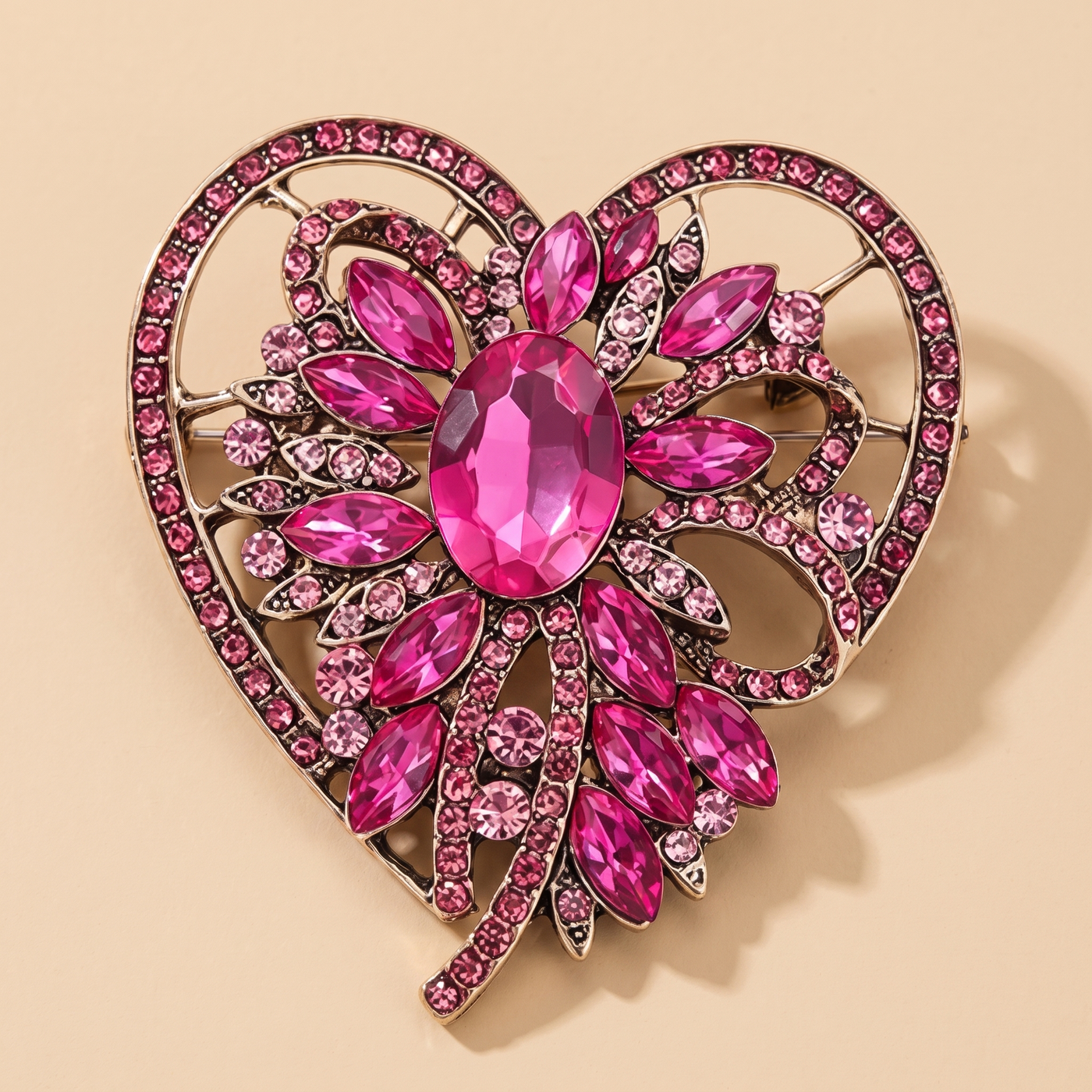 Broche Cœur en cristal, bijou vintage Alyvoa · Rose