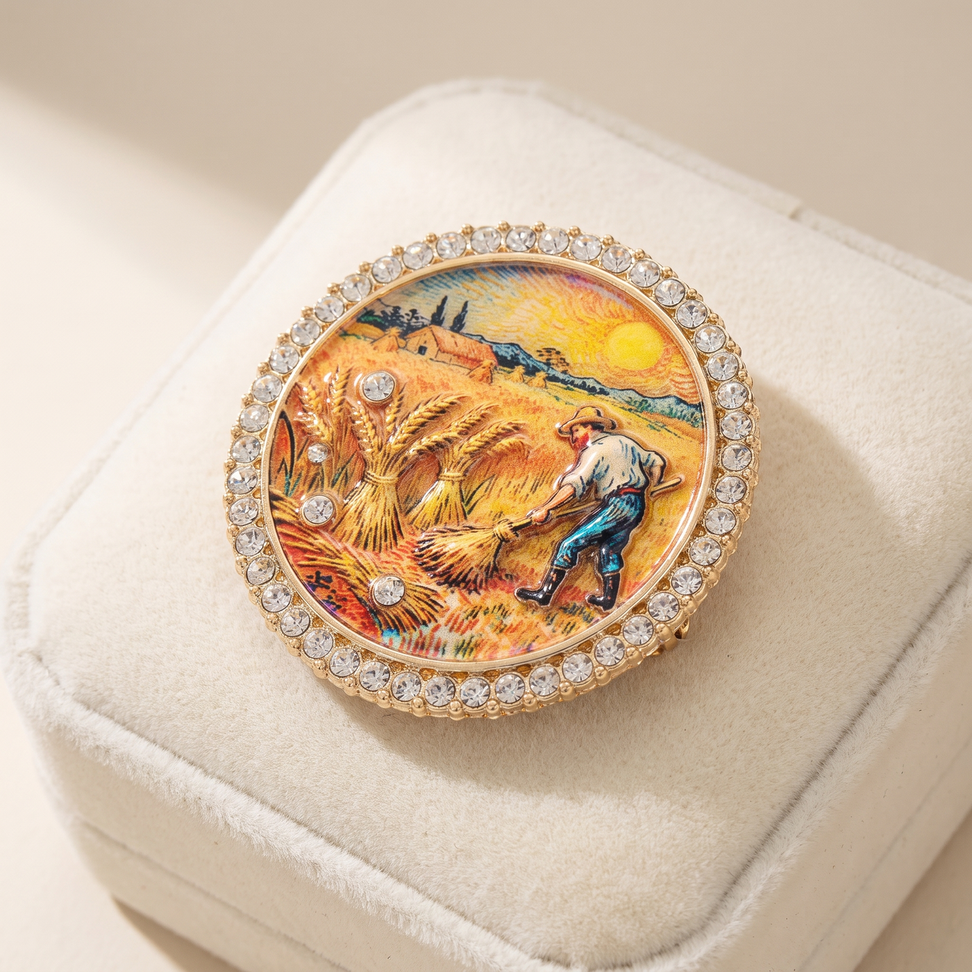 Broche Nuit Étoilée, bijou fantaisie vintage Alyvoa présentée sur un coussin · Jaune