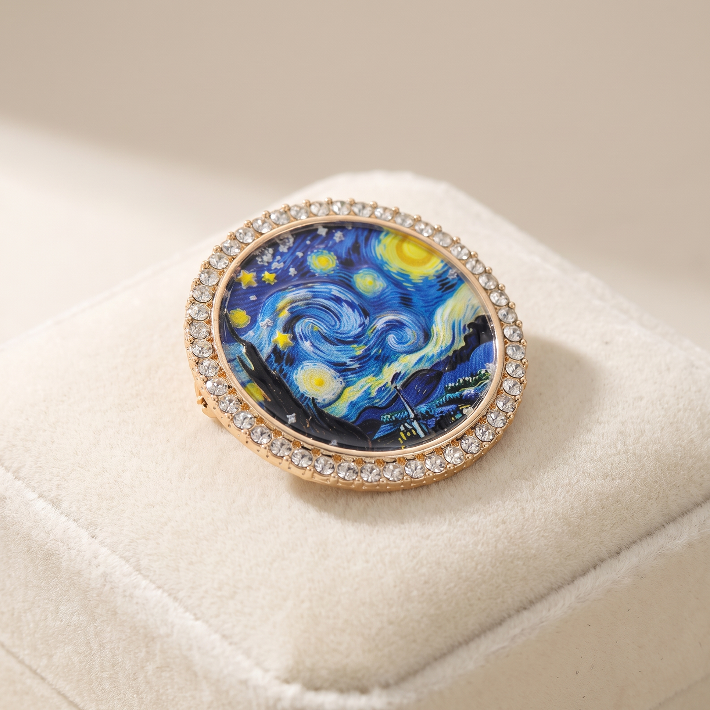 Broche Nuit Étoilée, bijou fantaisie vintage Alyvoa vue en gros plan · Bleu