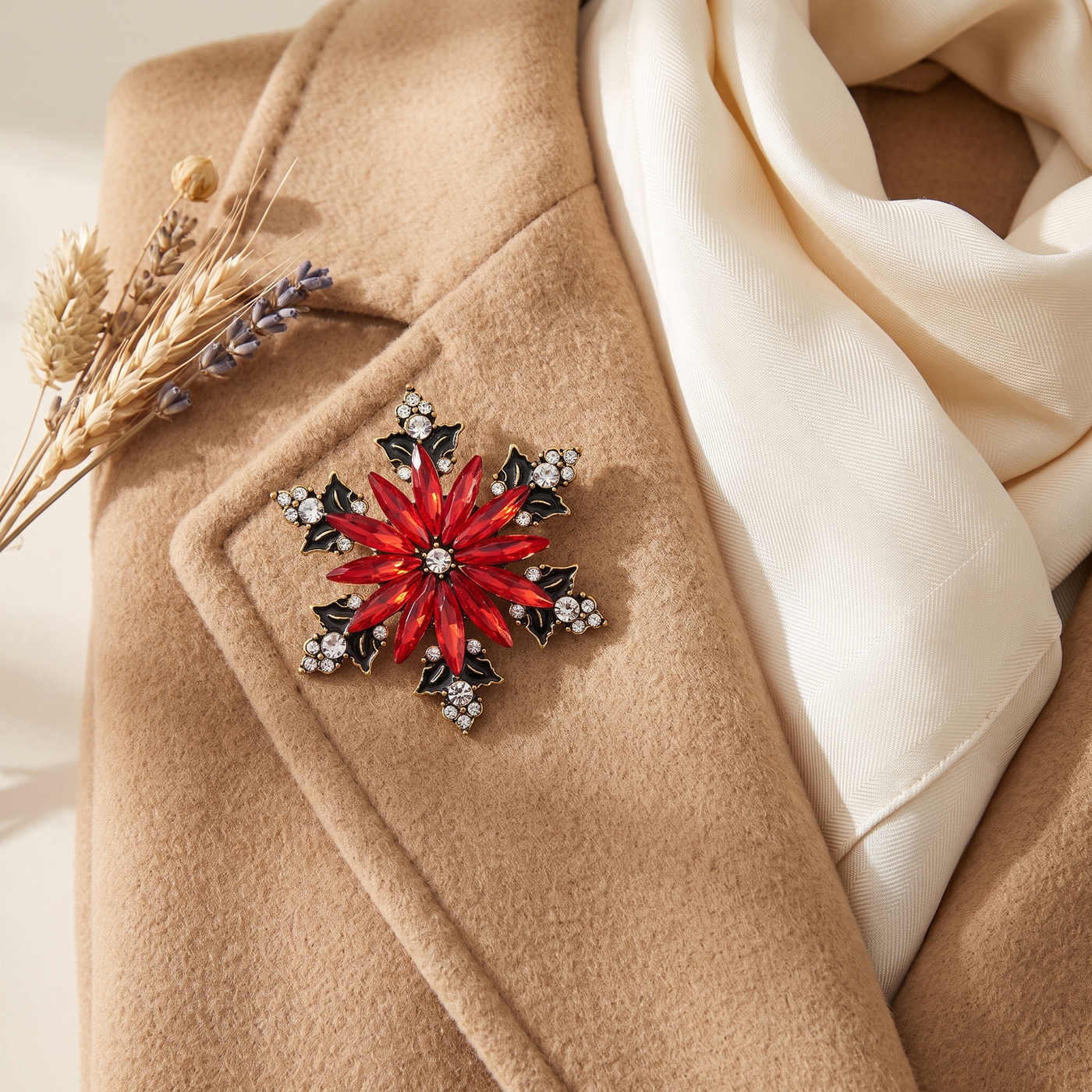Broche Flocon en cristal, bijou vintage Alyvoa portée sur un revers