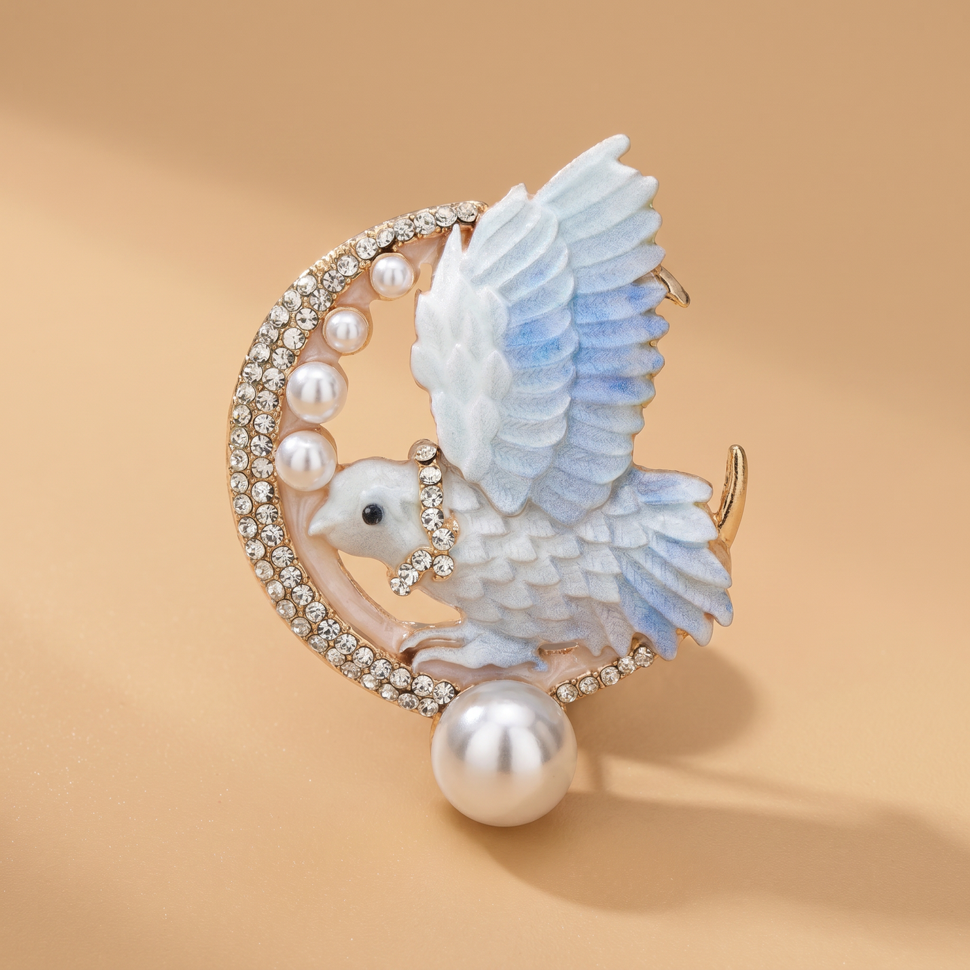 Broche Oiseau en émail, bijou vintage Alyvoa portée sur un revers · Bleu