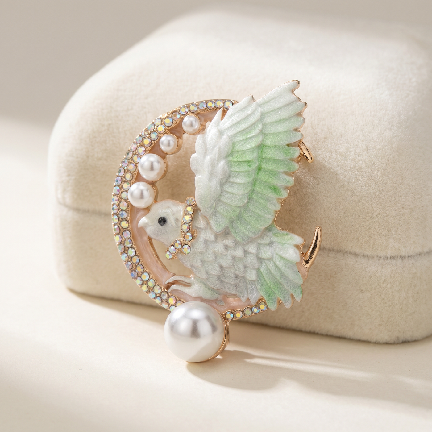 Broche Oiseau en émail, bijou vintage Alyvoa vue en gros plan · Vert