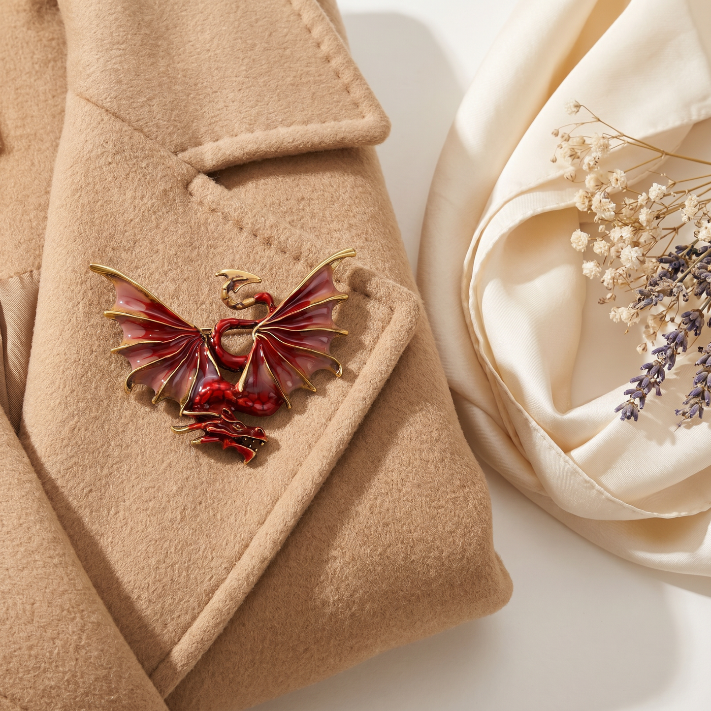 Broche Dragon en émail, bijou vintage Alyvoa · Rouge