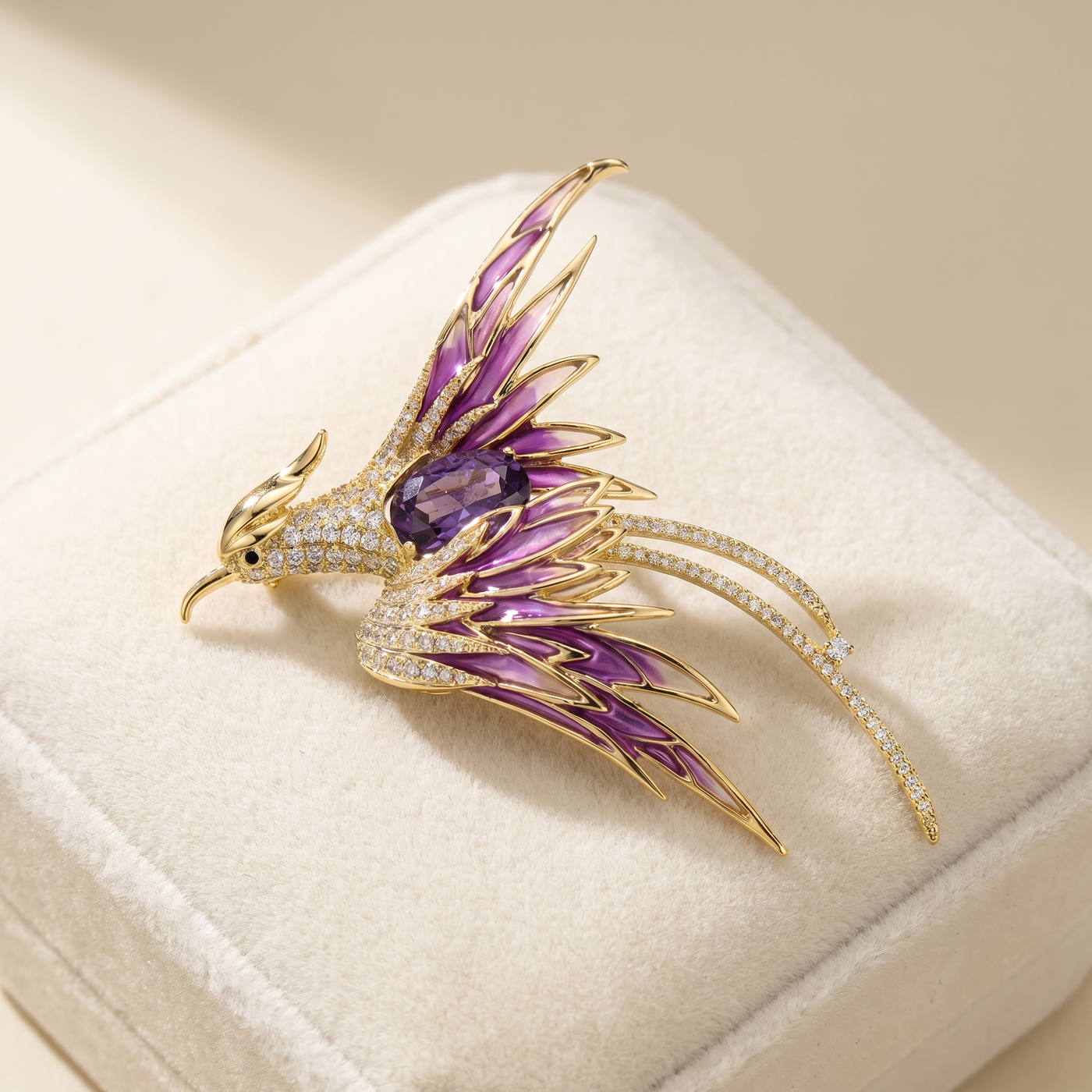Broche Phénix en cristal, bijou vintage Alyvoa vue en gros plan · Violet