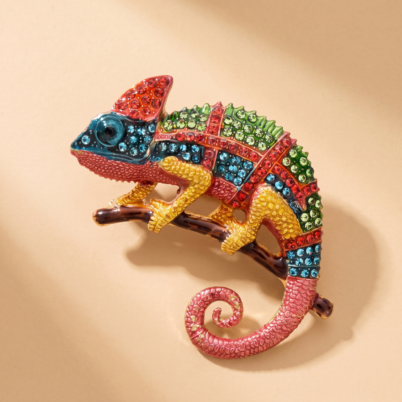 Broche Lézard en cristal, bijou vintage Alyvoa en situation · Bleu