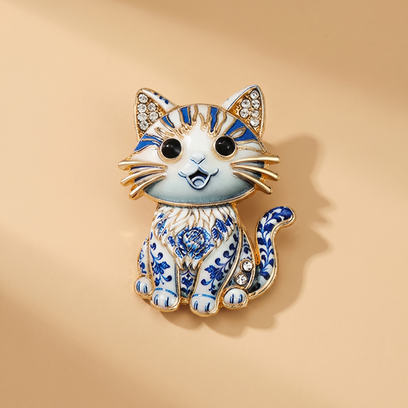 Broche Chat en cristal, bijou vintage Alyvoa en situation · Bleu
