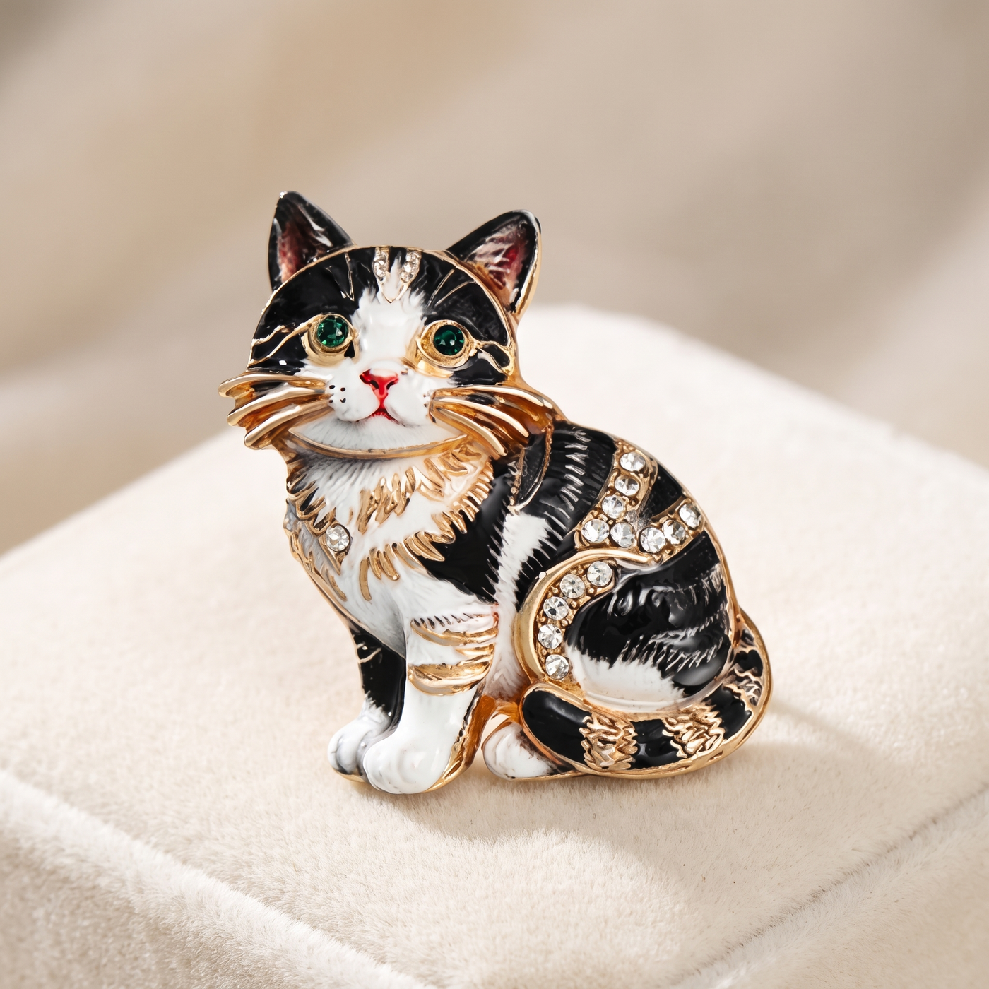 Broche Chat en cristal, bijou vintage Alyvoa en situation · Noir