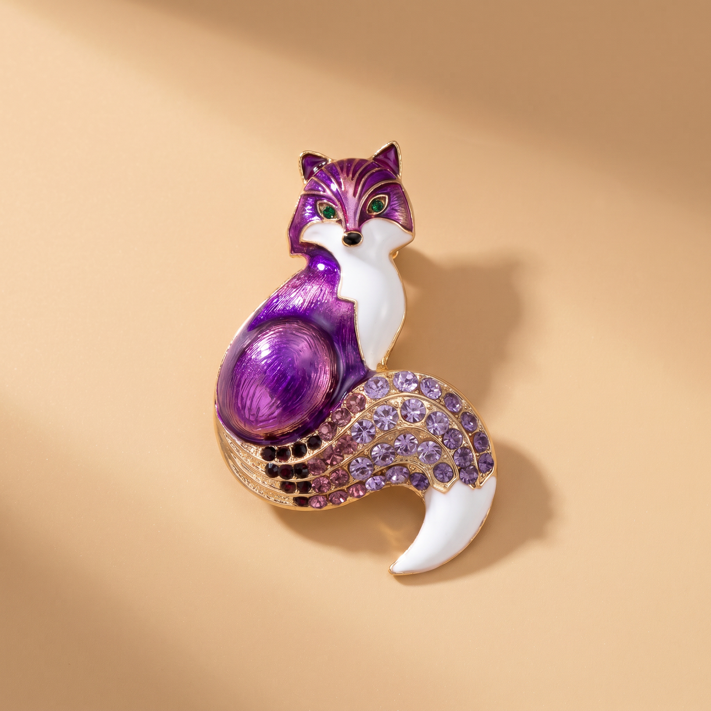 Broche Renard en cristal, bijou vintage Alyvoa en situation · Violet