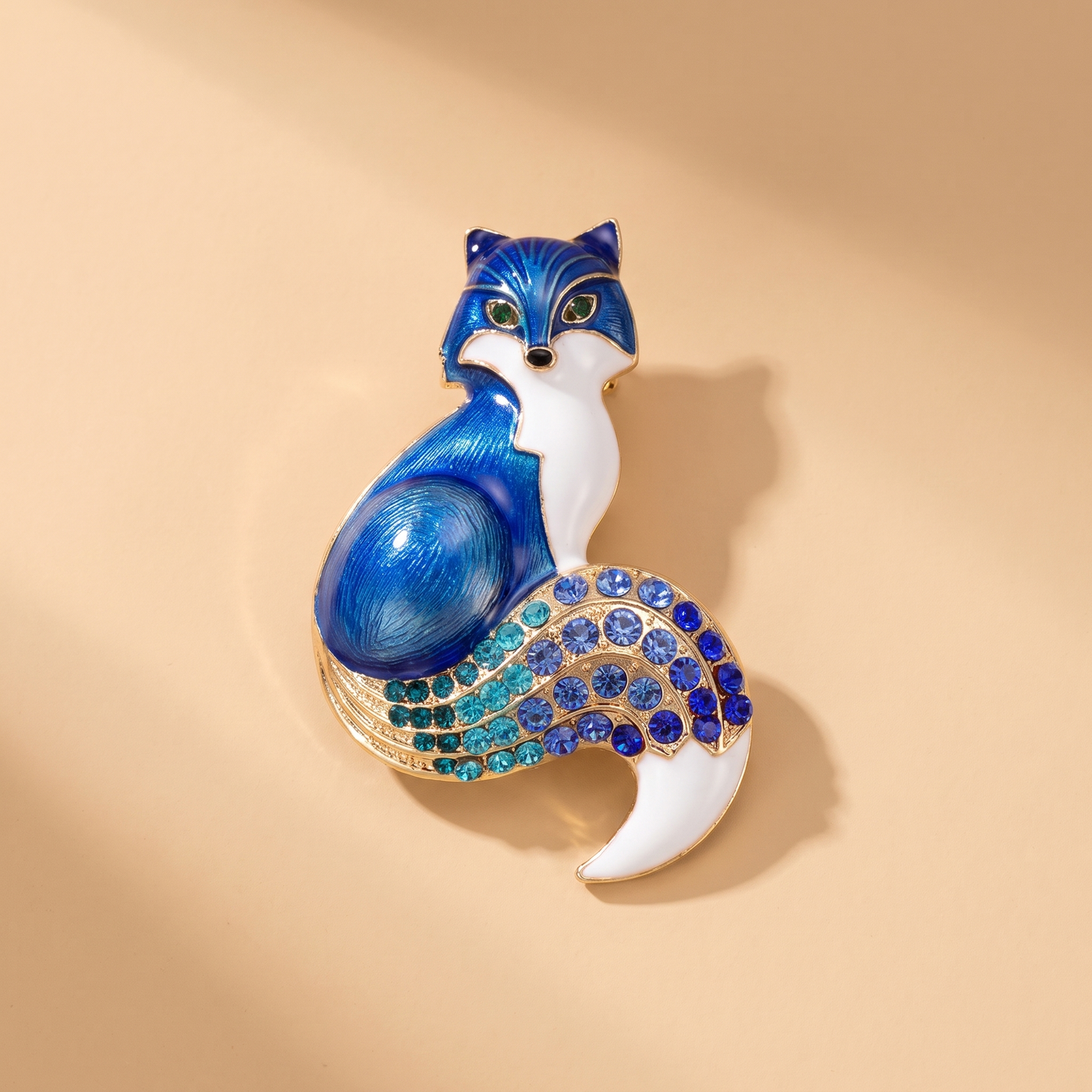 Broche Renard en cristal, bijou vintage Alyvoa vue en gros plan · Bleu