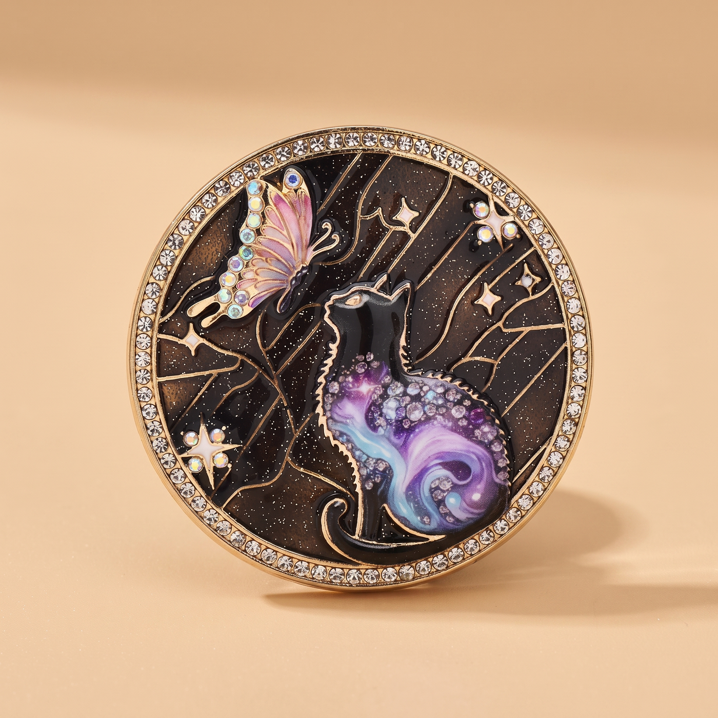 Broche Papillon en émail, bijou vintage Alyvoa en situation · Noir